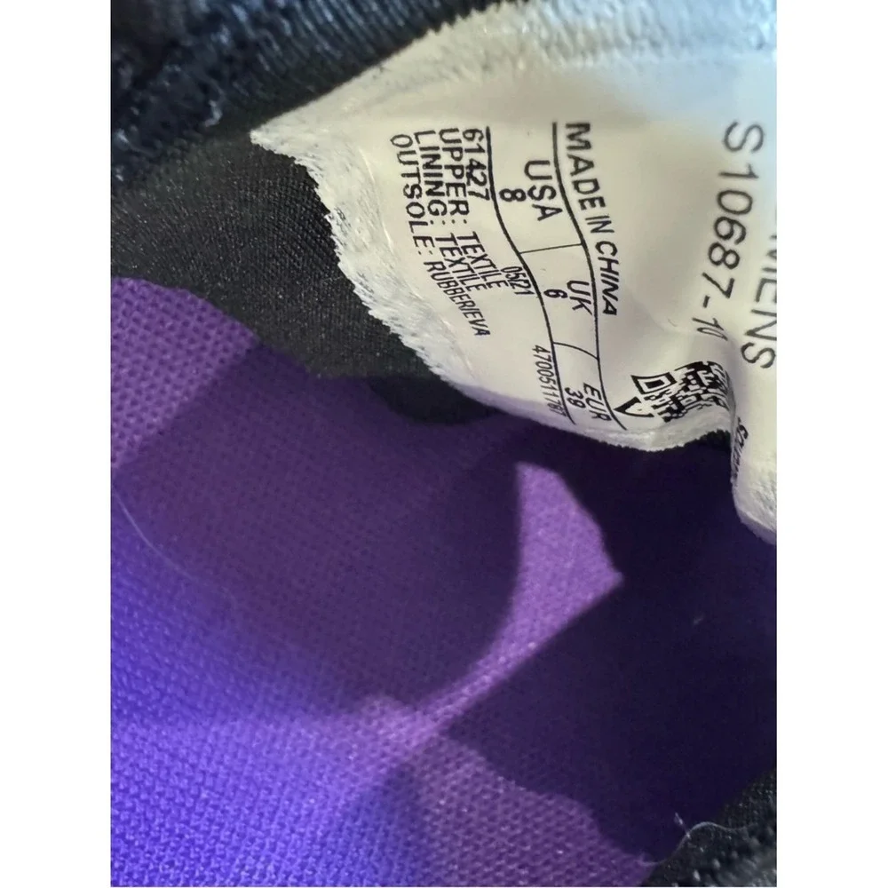 SAUCONY WOMEN'S ENDORPHIN‎ SPEED SIZE 8 IN BLACK AND WHITE
